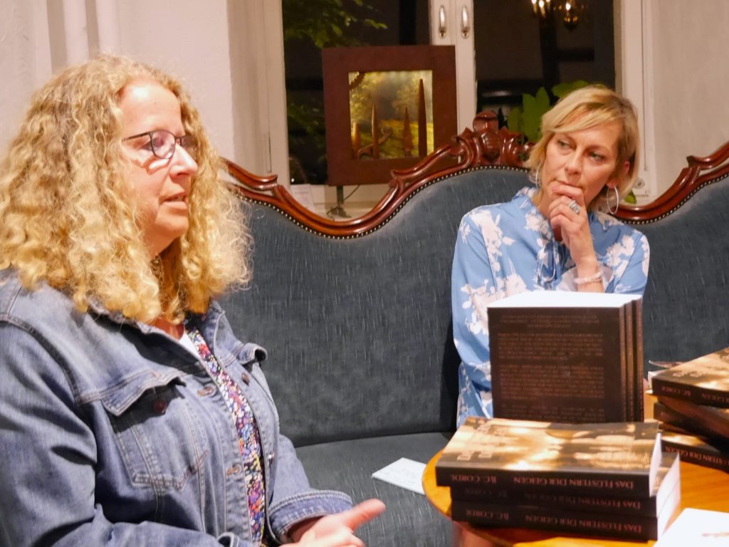 Mehr über den Artikel erfahren Lesung „Das Flüstern der Geigen“ in Haus Wenge