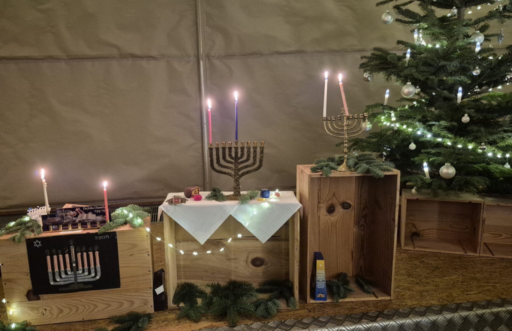 Mehr über den Artikel erfahren Chanukka Feier mit Bertha Wolfs Familie